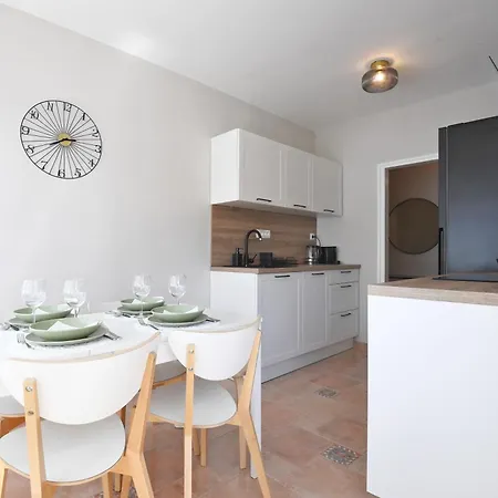 Ton, Old Town * Zara