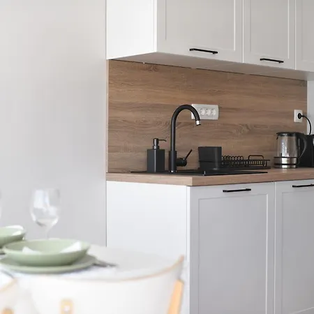 Ton, Old Town Ζαντάρ