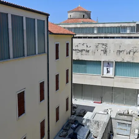 Ton, Old Town شقة